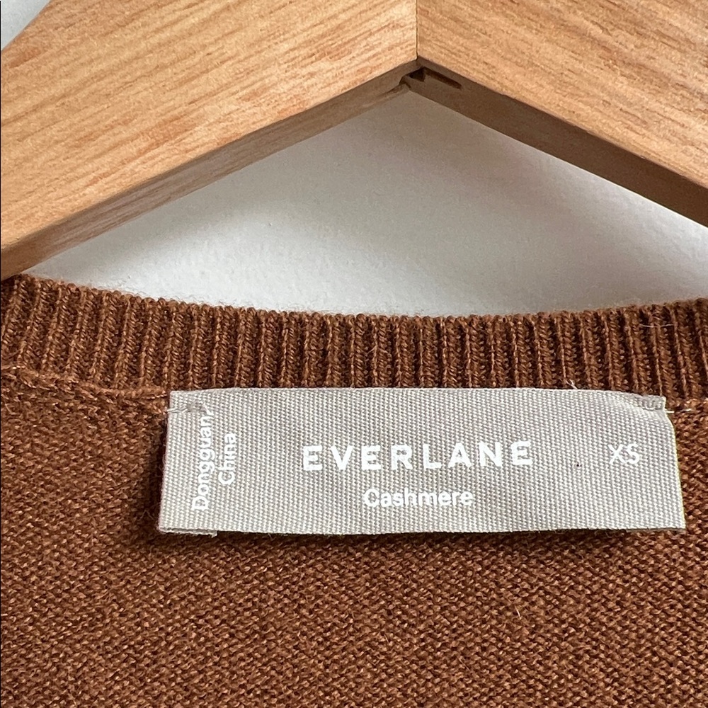 Everlane Classic Cashmere Crew - Picture 2 of 4